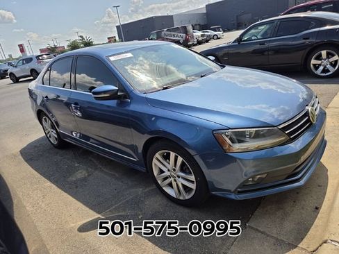 Used 2017 Volkswagen Jetta SEL FWD image 3