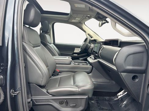 Used 2025 Ford Expedition Active image 10