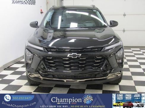 Certified 2025 Chevrolet Trax ACTIV FWD image 2
