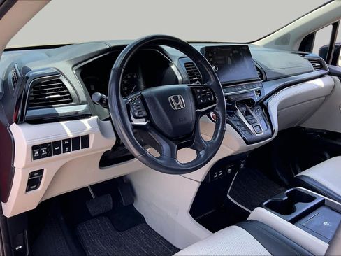 Used 2025 Honda Odyssey Elite image 17