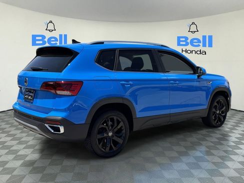Used 2023 Volkswagen Taos SE w/ Black Wheel Package FWD image 4