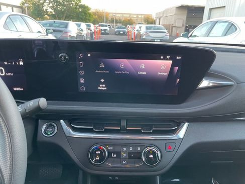 Used 2025 Buick Envista Preferred image 21