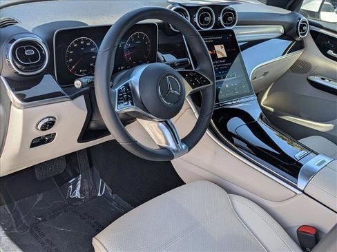 Used 2026 Mercedes-Benz GLC 300 4MATIC image 10