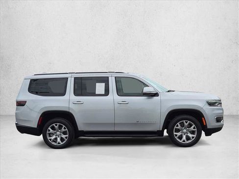 Used 2022 Jeep Wagoneer Series II AWD/4WD image 4