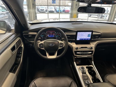 Used 2023 Ford Explorer XLT w/ Equipment Group 202A image 2