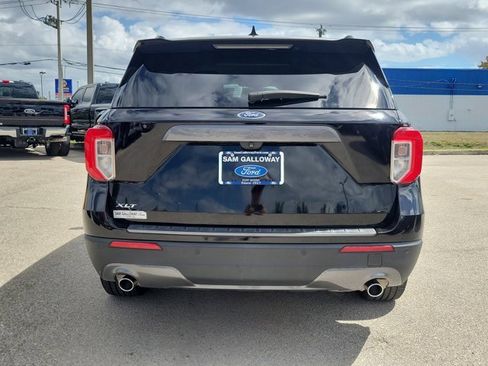 Certified 2021 Ford Explorer XLT w/ Equipment Group 202A image 5
