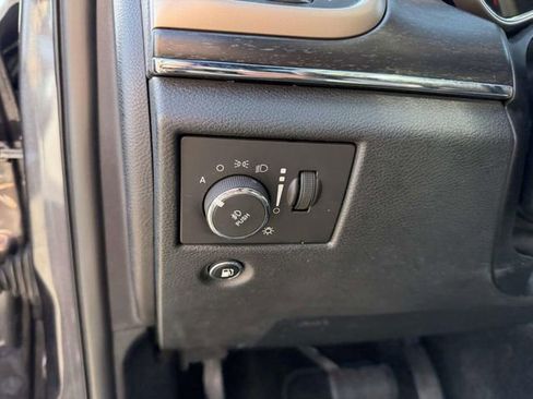 Used 2015 Jeep Grand Cherokee Limited w/ Luxury Group II image 27