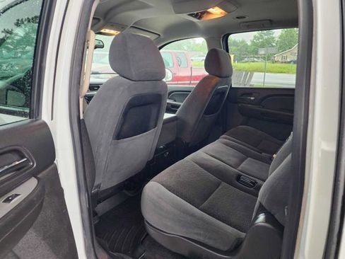 Used 2008 Chevrolet Suburban 2500 LS w/ Skid Plate Package AWD/4WD image 14