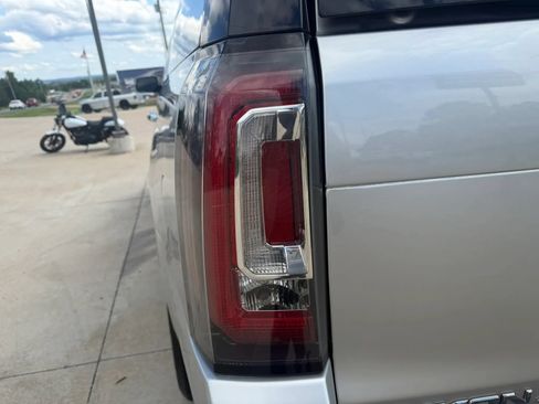 Used 2019 GMC Yukon XL SLT AWD/4WD image 74