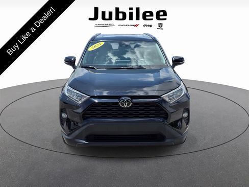 Used 2021 Toyota RAV4 XLE w/ Convenience Package FWD image 2