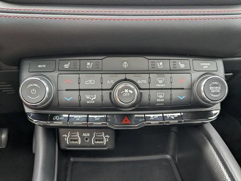 Used 2024 Dodge Durango GT AWD/4WD image 6