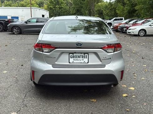 Used 2024 Toyota Corolla LE w/ LE Convenience Package FWD image 5