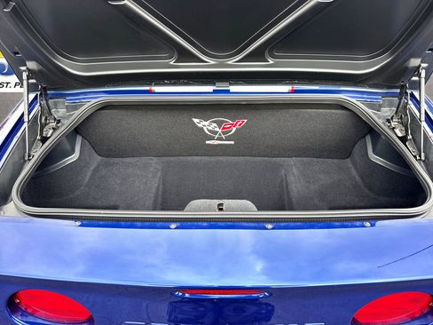 Used 2004 Chevrolet Corvette Z06 w/ Z06 Preferred Equipment Group RWD image 9