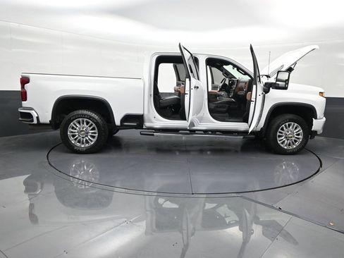 Used 2022 Chevrolet Silverado 2500 High Country AWD/4WD image 34