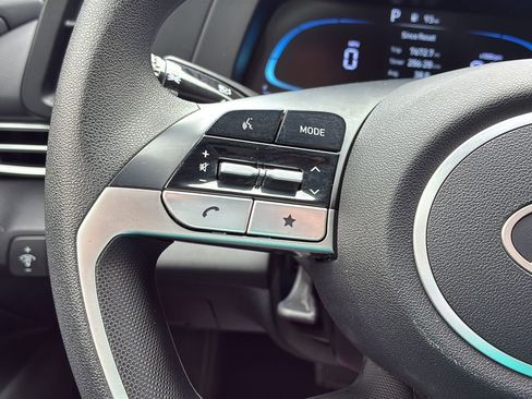 Certified 2025 Hyundai Elantra SE FWD image 25