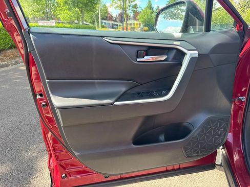 Used 2020 Toyota RAV4 XLE w/ Convenience Package AWD/4WD image 18