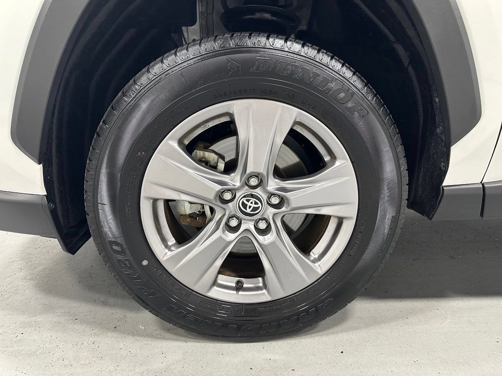 Used 2025 Toyota RAV4 LE AWD/4WD image 64