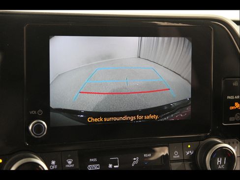 Used 2023 Toyota Highlander XLE image 13