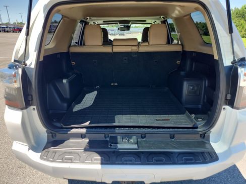 Used 2021 Toyota 4Runner SR5 Premium w/ Moonroof Package AWD/4WD image 10