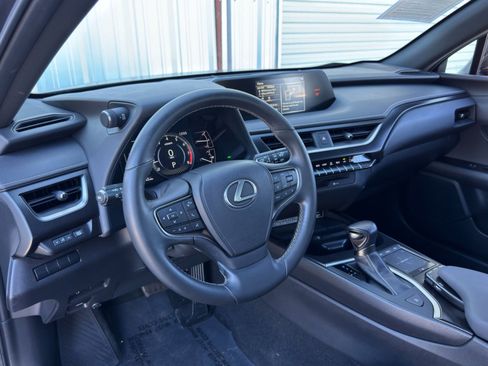 Used 2022 Lexus UX 200 image 11