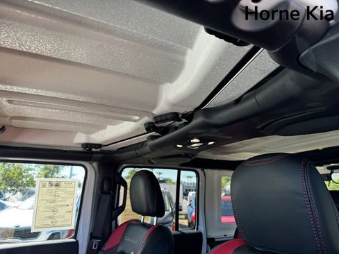 Used 2021 Jeep Wrangler Unlimited Sahara w/ Uconnect 4C Nav & Sound Group image 23