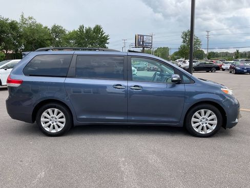 Used 2014 Toyota Sienna Limited w/ Limited Premium Package AWD/4WD image 9