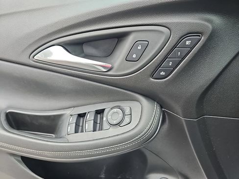 Used 2023 Buick Encore GX Essence w/ Experience Buick Package FWD image 33