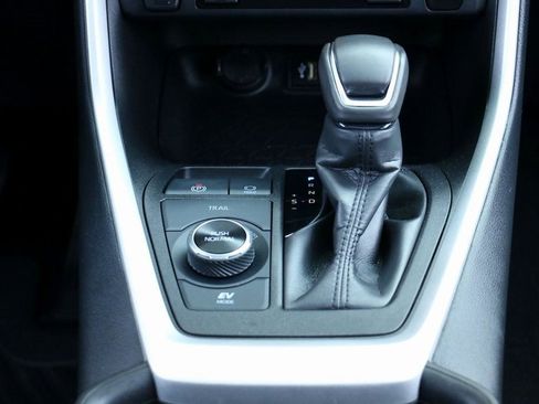 Used 2024 Toyota RAV4 SE image 31