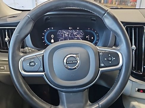 Used 2022 Volvo XC60 B5 Momentum image 36