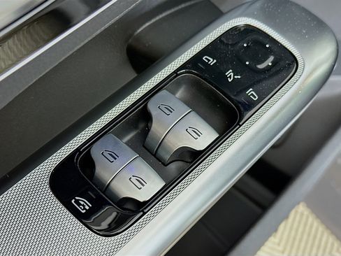 New 2025 Mercedes-Benz GLC 300 4MATIC image 17