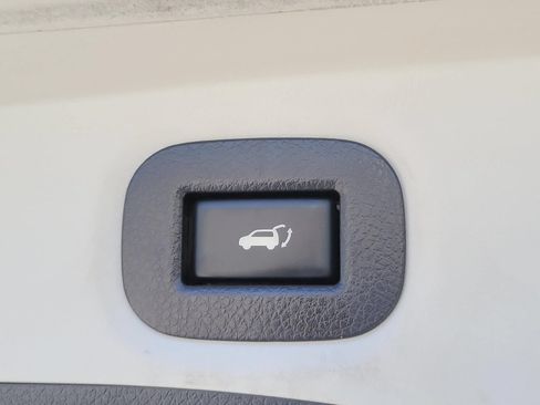 Used 2019 Nissan Rogue SL w/ Premium Package FWD image 11
