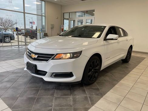 Used 2017 Chevrolet Impala LT image 2