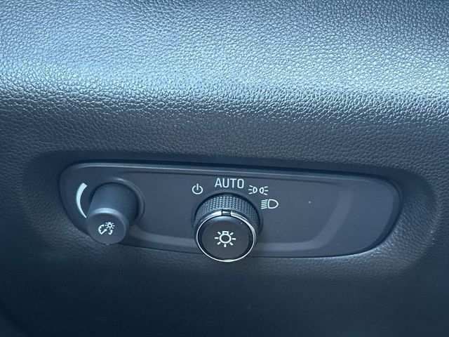 Used 2023 Chevrolet Traverse LT FWD image 29