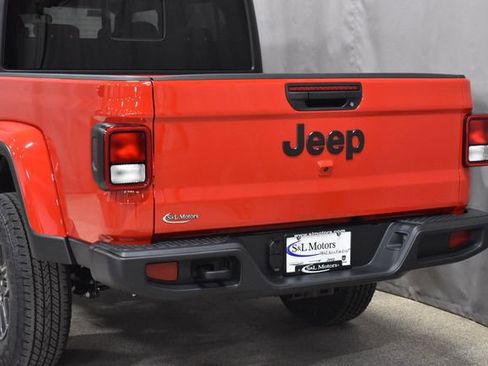 New 2026 Jeep Gladiator Sport image 9