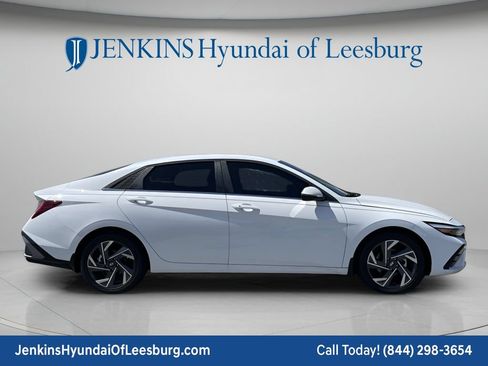 New 2026 Hyundai Elantra Limited FWD image 2