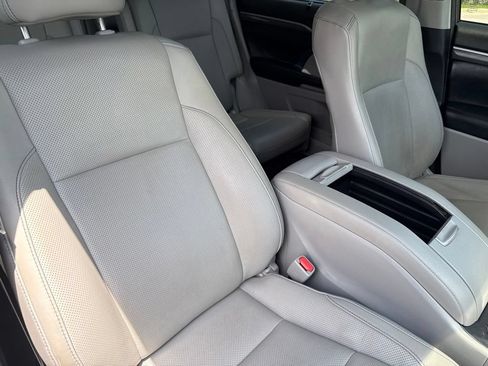 Used 2019 Toyota Highlander Limited AWD/4WD image 11