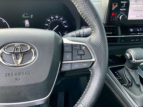 Used 2024 Toyota Sienna XLE Woodland Edition image 25