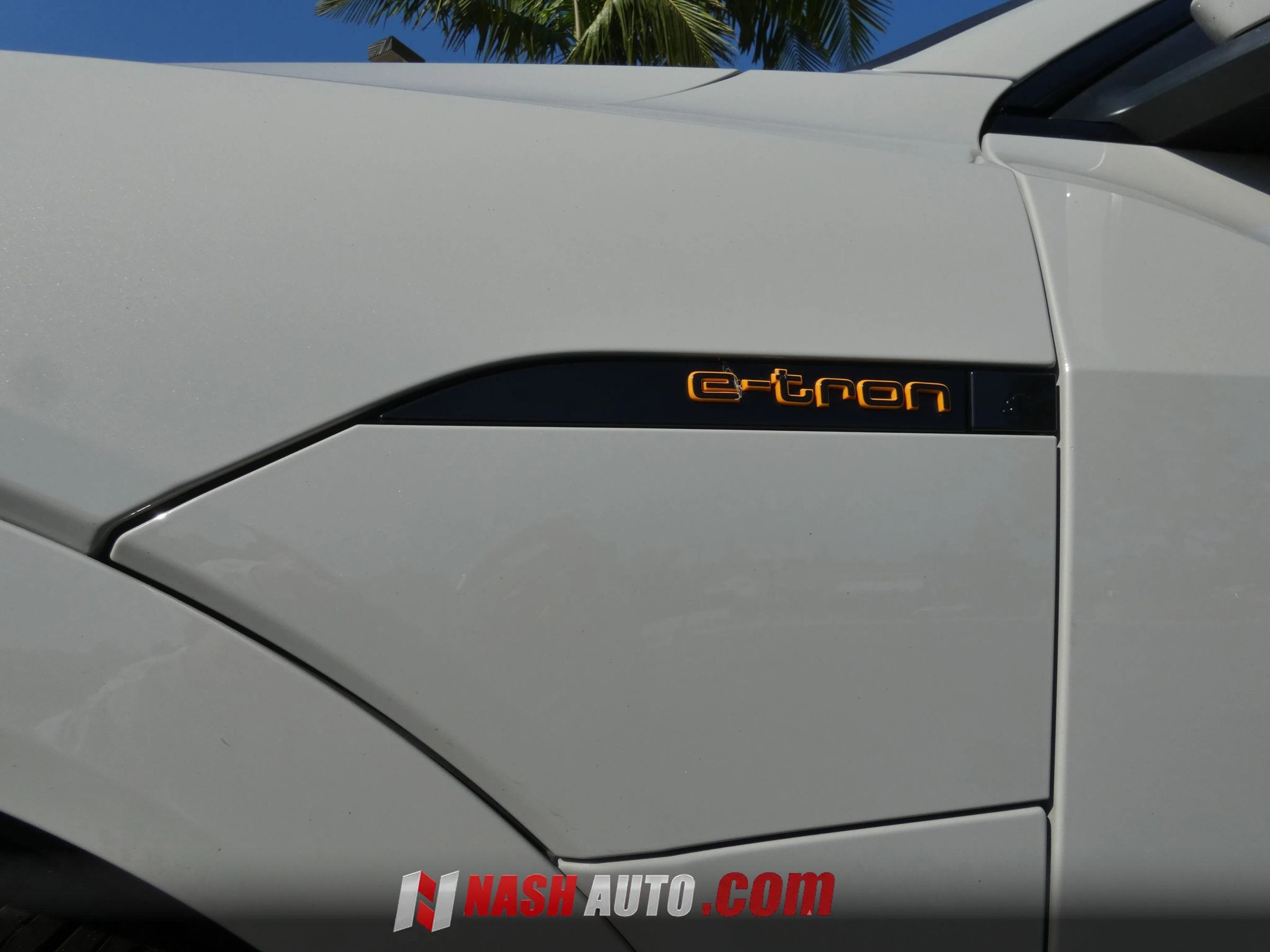 Used 2022 Audi e-tron Premium Plus w/ Premium Plus Package AWD/4WD image 22