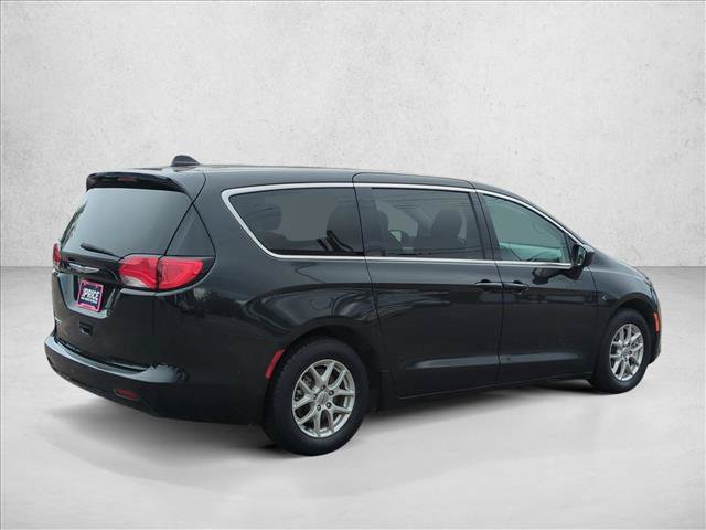 Used 2023 Chrysler Voyager LX FWD image 5