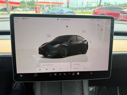 Used 2024 Tesla Model Y Long Range AWD/4WD image 13