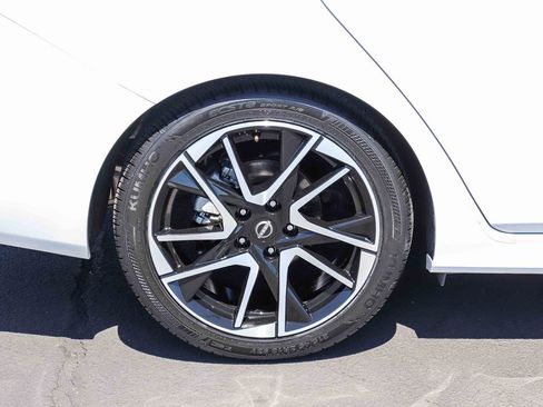 Used 2024 Nissan Sentra SR FWD image 9