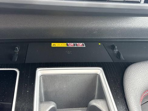 Used 2025 Toyota Sienna XSE AWD/4WD image 38