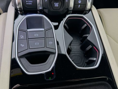 Used 2024 Lamborghini Urus S AWD/4WD image 30