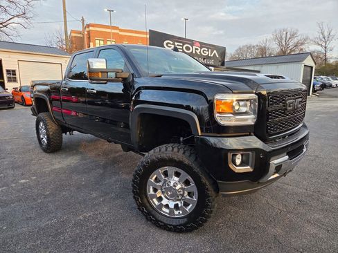 Used 2019 GMC Sierra 2500 Denali w/ Duramax Plus Package image 2