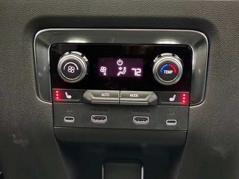 New 2026 GMC Yukon XL Elevation w/ Elevation Premium Package AWD/4WD image 9