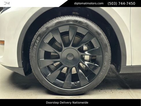 Used 2023 Tesla Model Y Long Range image 37