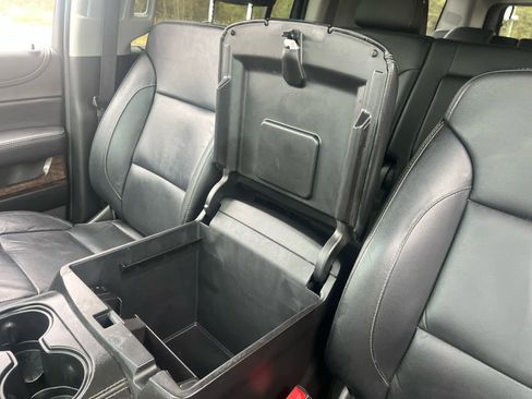 Used 2018 Chevrolet Suburban LT image 25