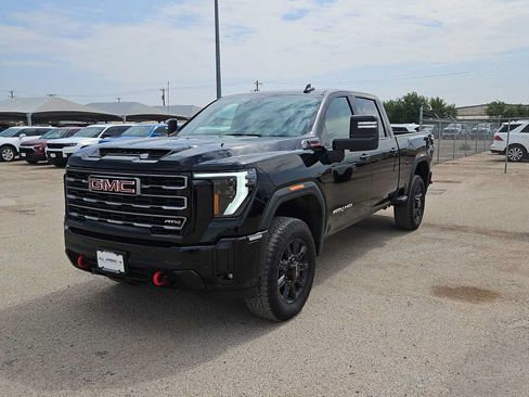 Used 2025 GMC Sierra 2500 AT4 AWD/4WD image 4