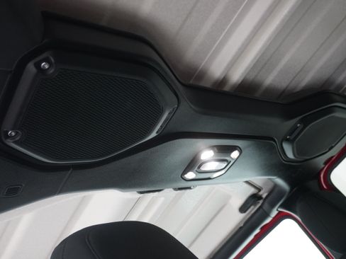 Used 2020 Jeep Gladiator Rubicon AWD/4WD image 16