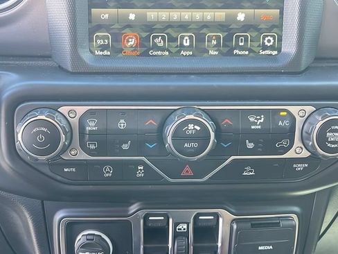 Used 2022 Jeep Wrangler Unlimited Rubicon w/ Xtreme Recon 35" Tire Package AWD/4WD image 16